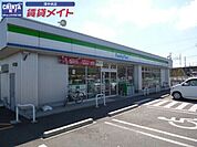 ファミリーマート津岩田町店 352m