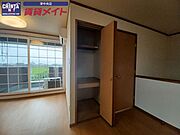 別部屋反転タイプ写真です。