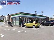 ファミリーマート津結城神社前店 938m