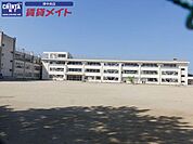 津市立新町小学校 547m