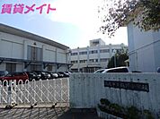 鈴鹿市立飯野小学校 652m