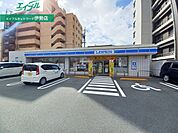 ローソン伊勢岩渕店 615m
