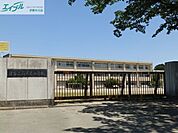 津市立高茶屋小学校 716m