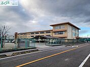 松阪市立三雲中学校 576m