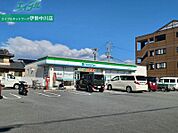 ファミリーマート嬉野中川新町店 204m