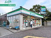 ファミリーマート近鉄久居駅前店 357m