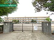 津市立桃園小学校 1115m