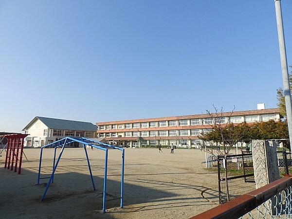 周辺：明和町立上御糸小学校