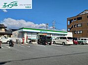 ファミリーマート嬉野中川新町店 361m
