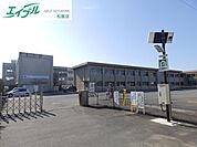 松阪市立花岡小学校 866m