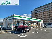 ファミリーマート伊勢中川駅前店 250m