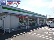 ファミリーマート津岩田町店 678m