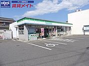 ファミリーマート津新町店 629m