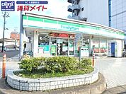 ファミリーマート津駅前店 515m