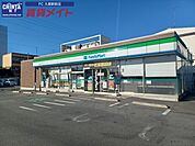 ファミリーマート津大門店 232m