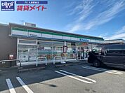 ファミリーマート津久居北口店 635m