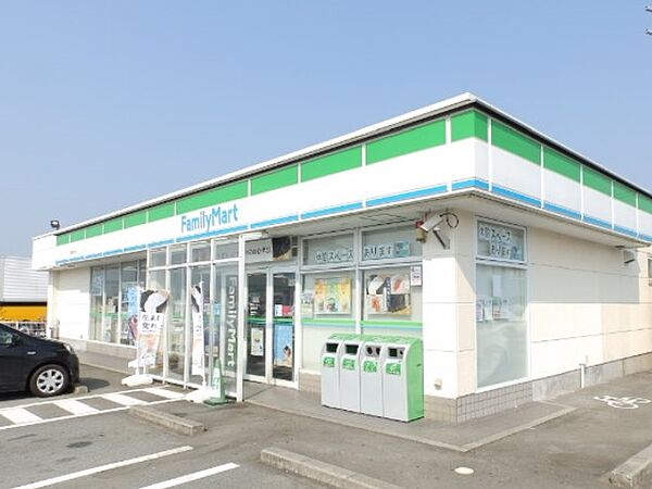 画像21:ファミリーマート　嬉野中川新町店