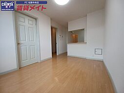 JR紀勢本線 六軒駅 徒歩19分の賃貸アパート 2階2LDKのリビング/ダイニング