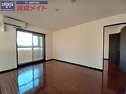 JR紀勢本線 六軒駅 徒歩14分の賃貸マンション 2階2LDKのリビング/ダイニング