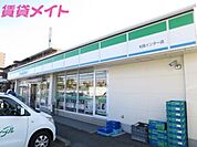 ファミリーマート松阪インター店 379m