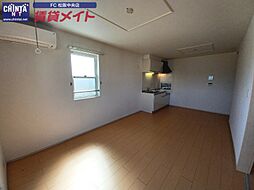 近鉄山田線 明星駅 徒歩15分の賃貸アパート 2階2LDKのリビング/ダイニング