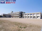 松阪市立小野江小学校 899m