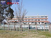 松阪市立鵲小学校 593m