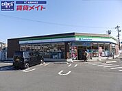 ファミリーマート松阪駅部田店 951m