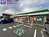 周辺：ファミリーマート松阪黒田町店 831m