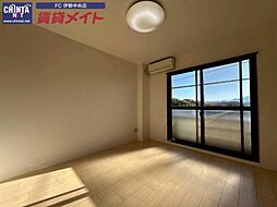 JR参宮線 五十鈴ケ丘駅 徒歩7分の賃貸アパート 3階ワンルームのリビング/ダイニング