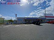 ローソン伊勢船江三丁目店 264m