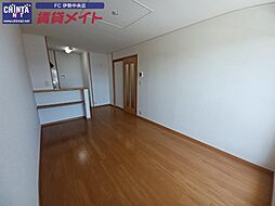 JR参宮線 田丸駅 3.1kmの賃貸アパート 2階2LDKのリビング/ダイニング