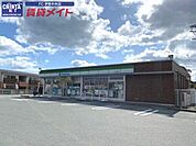 ファミリーマートいせ大湊店 950m