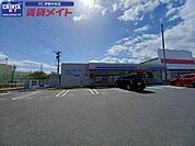ローソン伊勢船江三丁目店 304m