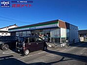 ファミリーマート伊勢上地店 422m