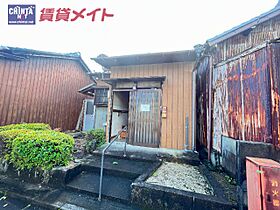 三重県津市愛宕町（賃貸一戸建2K・1階・25.50㎡） その1