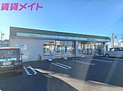 ファミリーマート津栗真中山店 723m