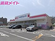 ココカラファイン津北店 517m