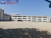 津市立新町小学校 700m
