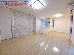 津市ハーモニータウン4丁目借家 1階4LDKのリビング/ダイニング