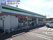 ファミリーマート津岩田町店 656m