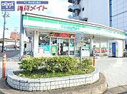 ファミリーマート津駅前店 980m
