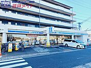 ローソン近鉄江戸橋駅前店 301m