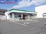 ファミリーマート津新町店 895m