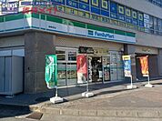 ファミリーマート津駅西店 48m