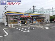 ミニストップ津栗真町屋店 680m