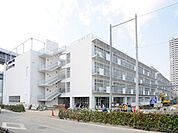 楽しく生活できると思います。最近では挨拶が盛んになっている印象があり、とても気持ちいいです。先生も良い人が多いです。