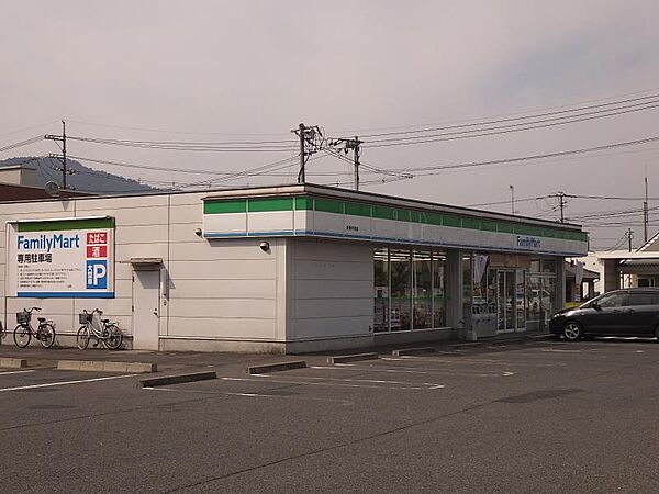 画像18:【コンビニエンスストア】ファミリーマート 新涯中央店まで620ｍ