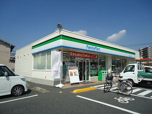 画像18:【コンビニエンスストア】ファミリーマート 南手城一丁目店まで127ｍ