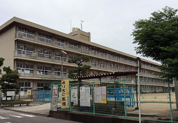 画像17:【小学校】福山市立多治米小学校まで745ｍ